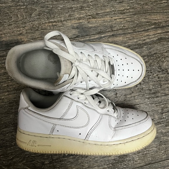 Air Force 1 - Picture 1 of 4